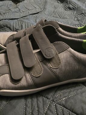 PLAE Men's Gray  Casual Sneakers with Green Accents Size 7M